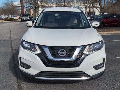 Used 2017 Nissan Rogue SV w/ SV Premium Package image 2