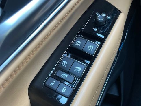Used 2025 Jeep Grand Wagoneer Series III AWD/4WD image 12