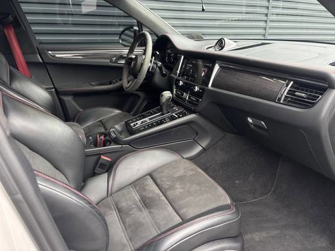 Certified 2024 Porsche Macan GTS image 18
