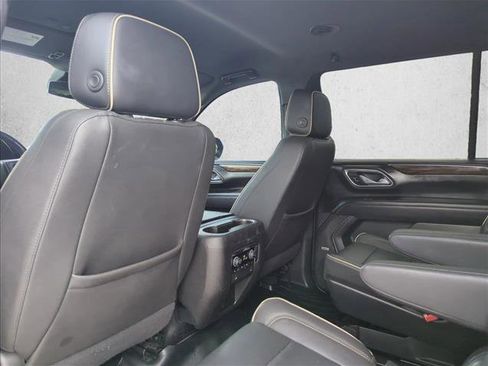Used 2023 Chevrolet Suburban Premier RWD image 19