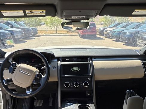 Used 2020 Land Rover Discovery Landmark AWD/4WD image 9