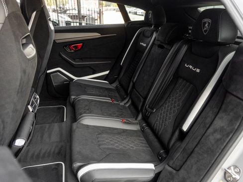 Used 2024 Lamborghini Urus Performante AWD/4WD image 52