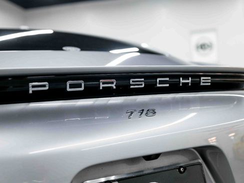 Used 2018 Porsche 718 Cayman RWD image 37