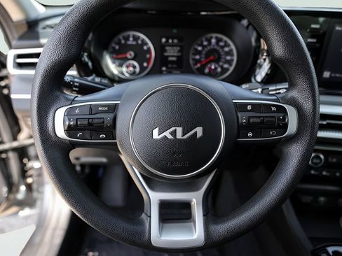 Used 2023 Kia K5 LXS FWD image 15