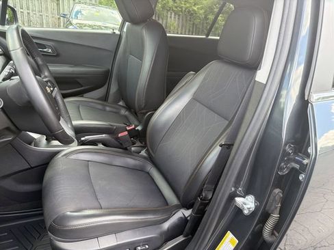 Certified 2018 Chevrolet Trax LT w/ Sun & Sound Package FWD image 18