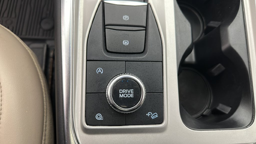 Used 2023 Ford Explorer XLT w/ Equipment Group 202A AWD/4WD image 19