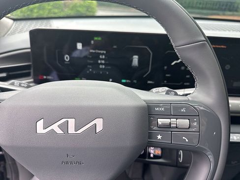 Used 2026 Kia EV9 Wind AWD/4WD image 19