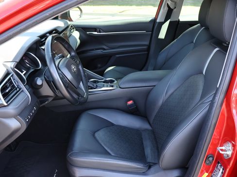 Used 2019 Toyota Camry XSE w/ Driver Assist Package image 9