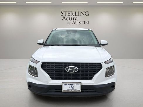 Used 2022 Hyundai Venue SE FWD image 2