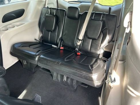 Used 2024 Chrysler Pacifica Limited FWD image 43