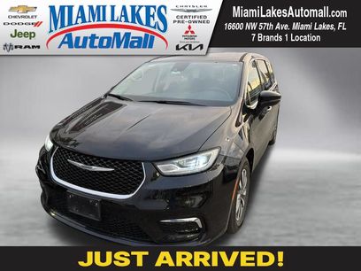 Used 2023 Chrysler Pacifica Touring-L