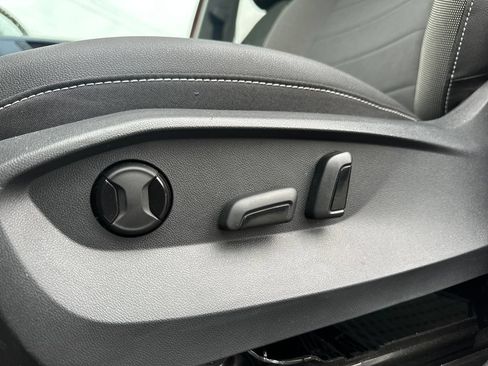 Certified 2023 Volkswagen Taos SE w/ Panoramic Sunroof Package FWD image 9