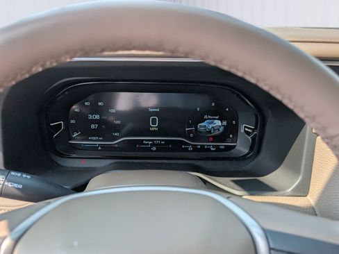 Used 2023 GMC Yukon XL Denali AWD/4WD image 35