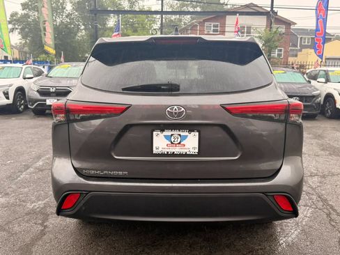 Used 2022 Toyota Highlander L FWD image 6