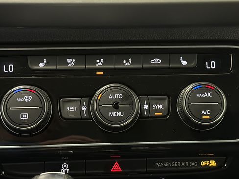 Used 2022 Volkswagen Atlas SEL AWD/4WD image 18