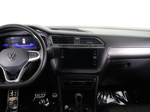 Used 2023 Volkswagen Tiguan SE R-Line image 39