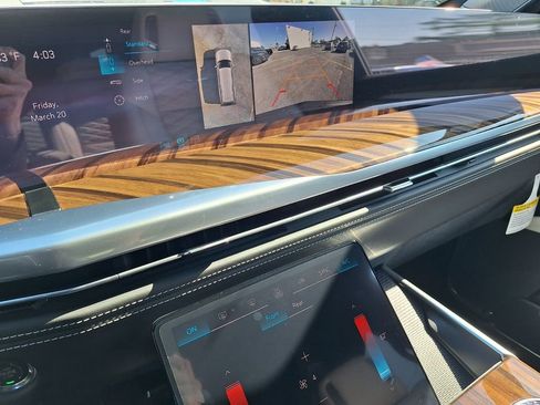 New 2026 Cadillac Escalade ESV Platinum Sport w/ LPO, ONYX Package image 22