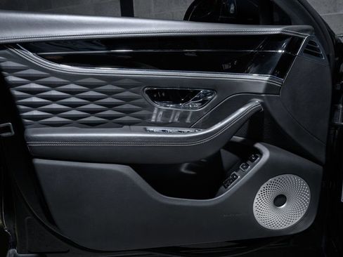 Used 2022 Bentley Flying Spur Plug-In Hybrid image 28