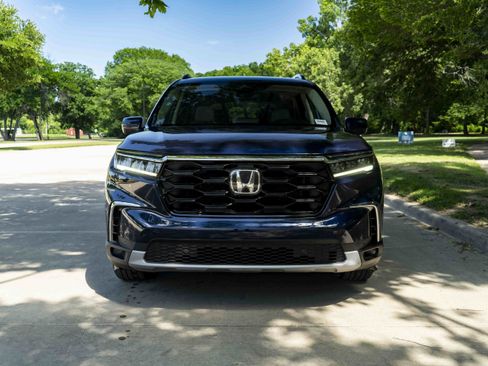 Used 2024 Honda Pilot Touring image 3
