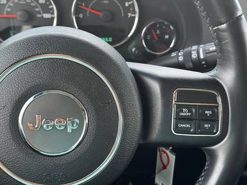 Used 2013 Jeep Wrangler Unlimited Rubicon w/ Connectivity Group AWD/4WD image 25