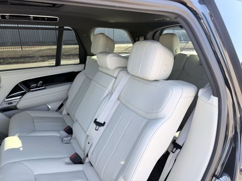 Used 2023 Land Rover Range Rover Long Wheelbase Autobiography image 10