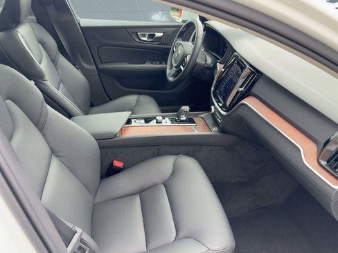 Certified 2025 Volvo V60 B5 Cross Country Plus image 30