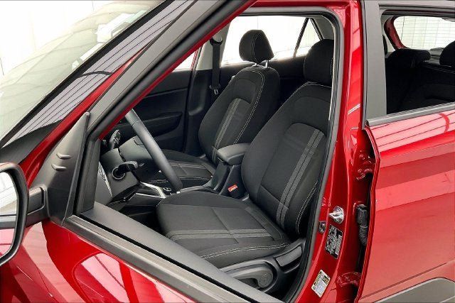 Used 2025 Hyundai Venue SEL FWD image 8
