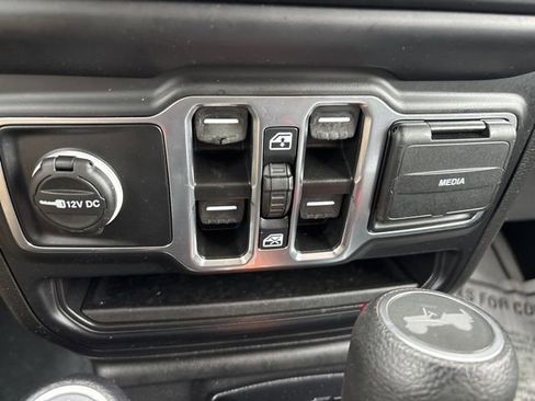 Used 2022 Jeep Wrangler Unlimited Sport image 29