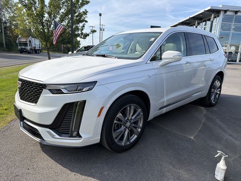 Used 2023 Cadillac XT6 Premium Luxury w/ LPO, Floor Liner Package AWD/4WD image 4