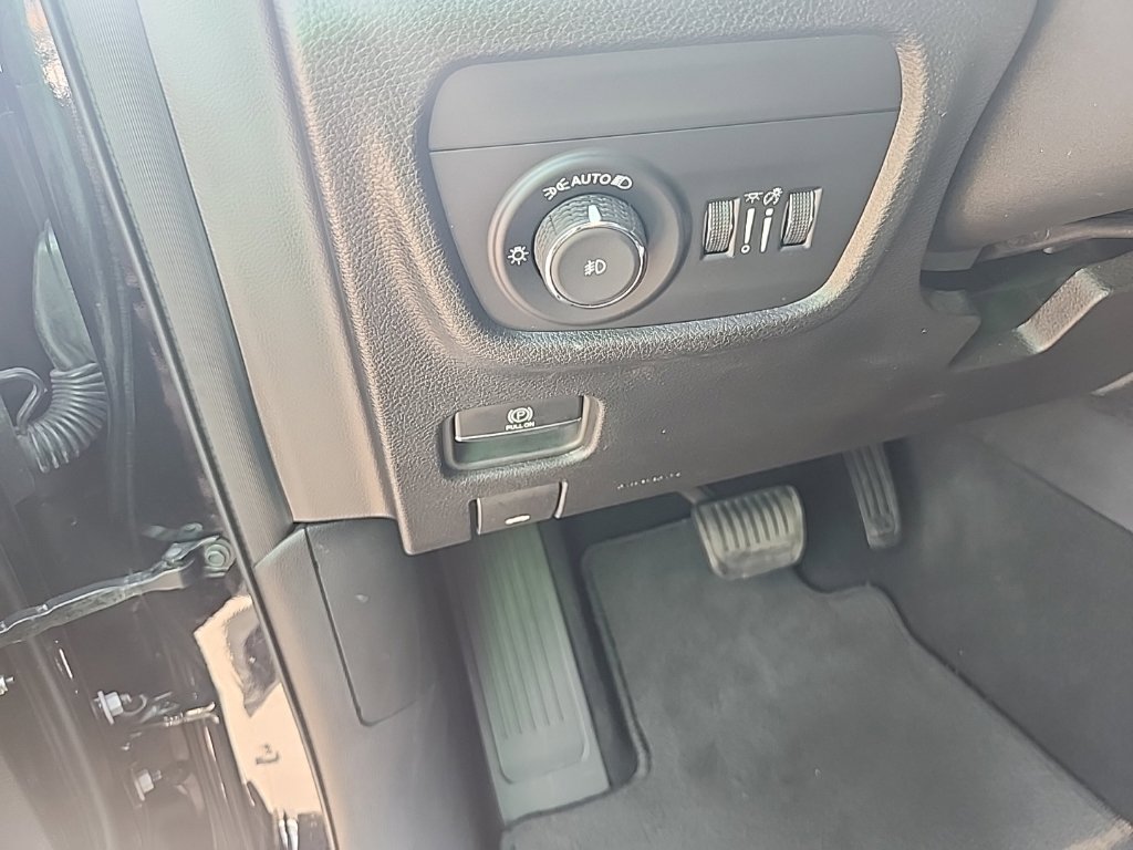 Used 2023 Jeep Grand Cherokee Limited AWD/4WD image 14