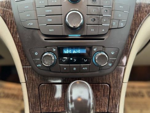Used 2013 Buick Regal Premium image 28