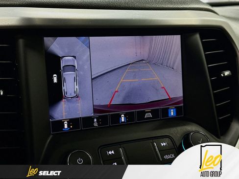 Used 2021 GMC Acadia SLT w/ Technology Package AWD/4WD image 17