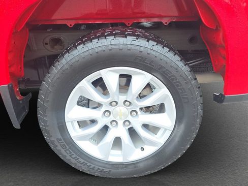Used 2019 Chevrolet Silverado 1500 Custom w/ Custom Value Package AWD/4WD image 5