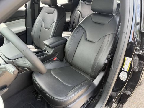 Certified 2025 Jeep Compass Limited w/ Elite Group AWD/4WD image 16