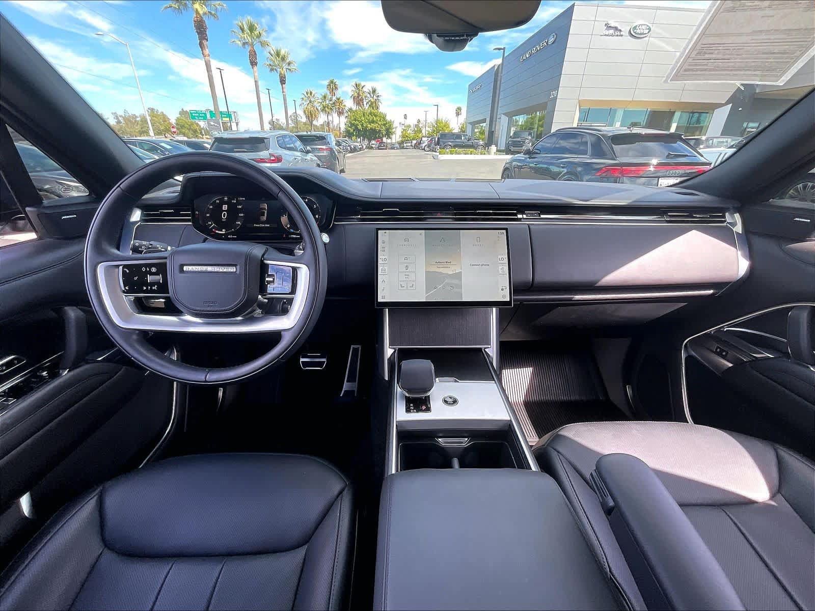 Used 2025 Land Rover Range Rover Long Wheelbase SE AWD/4WD image 15