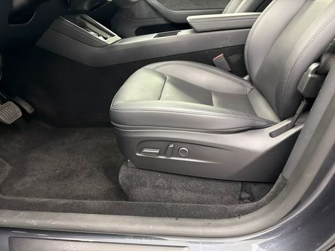Used 2026 Tesla Model Y Long Range image 10