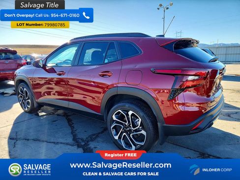 Used 2024 Chevrolet Trax RS w/ Sunroof Package FWD image 3