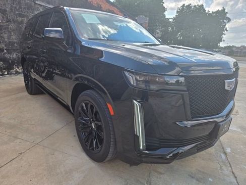 Used 2023 Cadillac Escalade Sport Platinum w/ LPO, ONYX Package image 3