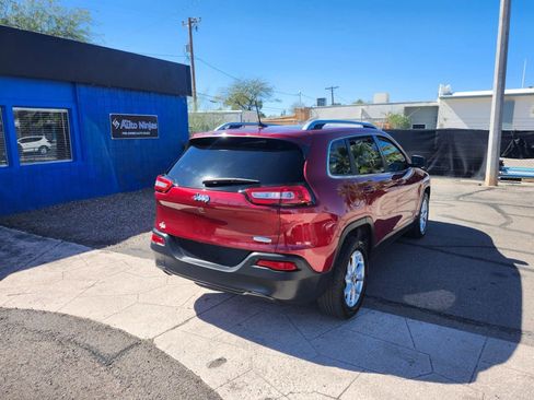 Used 2017 Jeep Cherokee Latitude FWD image 11