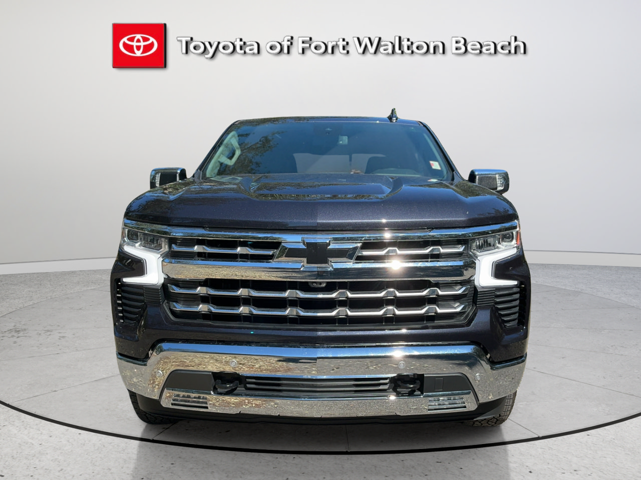 Used 2024 Chevrolet Silverado 1500 LTZ AWD/4WD image 3