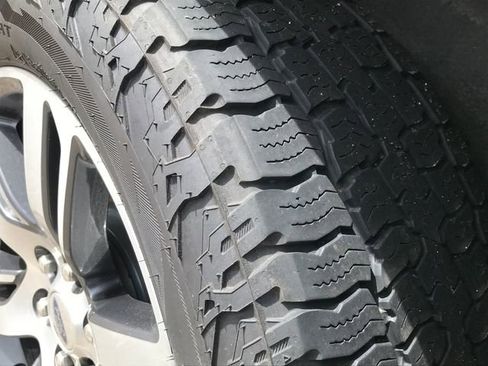 Used 2024 Ford Expedition Limited image 12