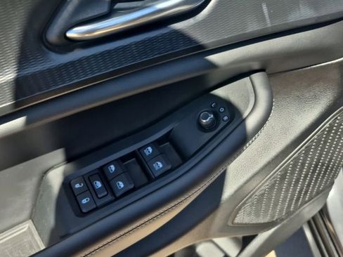 Used 2025 Jeep Grand Cherokee Altitude image 14