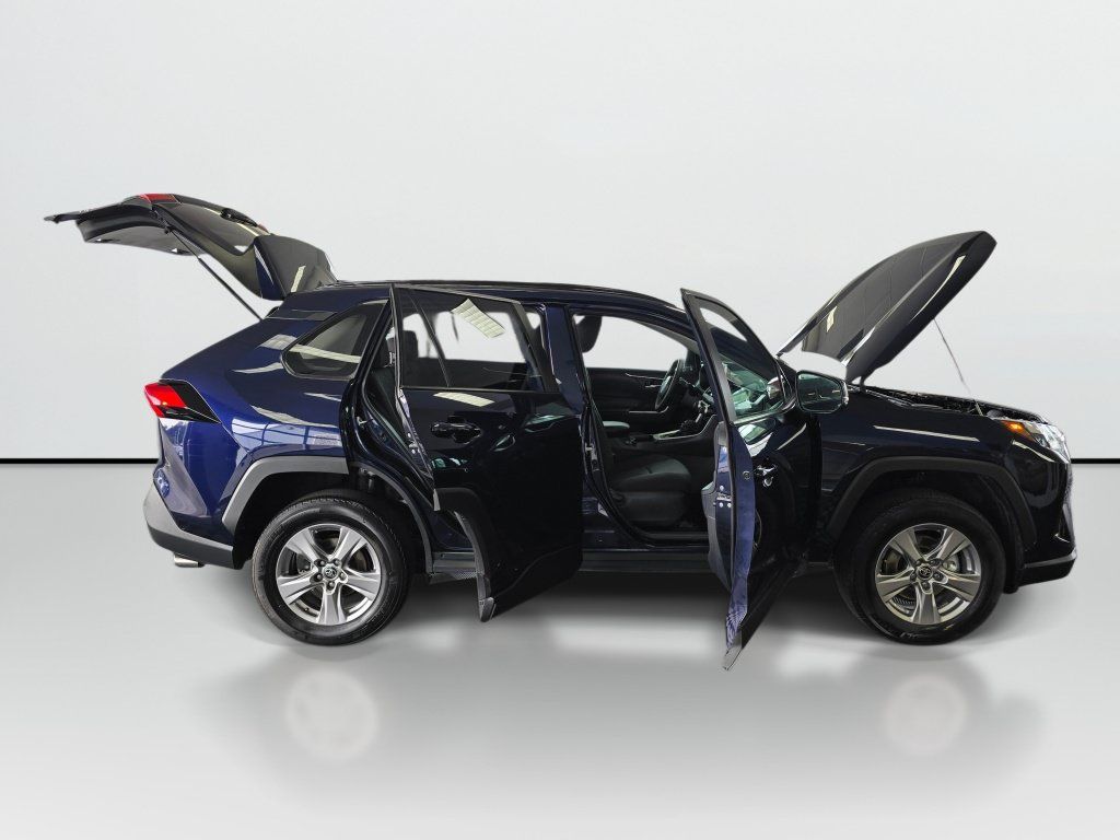 Used 2025 Toyota RAV4 XLE AWD/4WD image 11