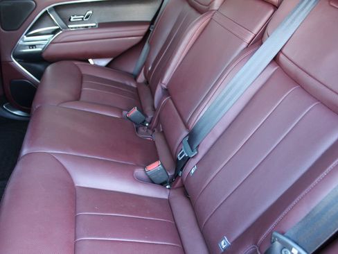 Used 2024 Land Rover Range Rover SE image 5