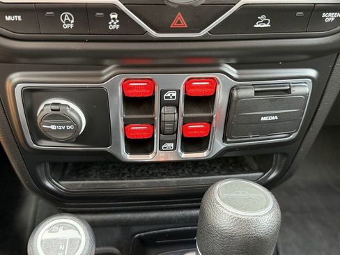 Used 2022 Jeep Gladiator Sport AWD/4WD image 25