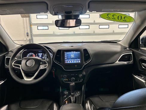 Used 2022 Jeep Cherokee Latitude w/ Sun & Sound Group image 29