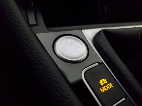 Used 2019 Volkswagen Golf R 4-Door image 31