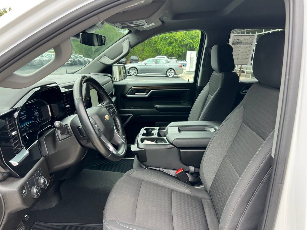 Used 2025 Chevrolet Silverado 1500 LT RWD image 9