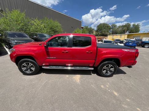 Used 2018 Toyota Tacoma TRD Sport w/ Technology Package AWD/4WD image 4