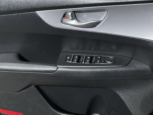 Used 2024 Kia Forte LXS image 19